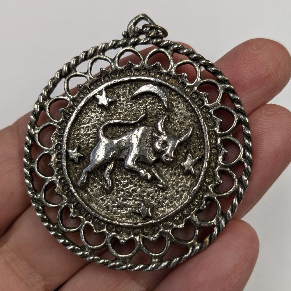 VTG LARGE METAL HEAVY TAURUS PENDANT